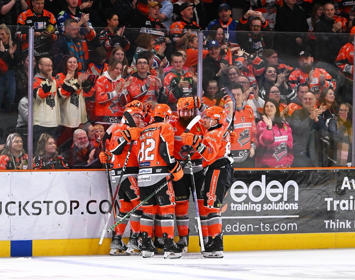 HockeyMaritime's tweet photo. Mitchell Balmas coming up big in the Sheffield Steelers 6-4 win against the Nottingham Panthers in the EIHL🇬🇧.

It's been pure domination from Balmas as of late, with 15 points in the last 6 games.

#EIHL #NovaScotia #Balmas https://t.co/wifyr6IIbM