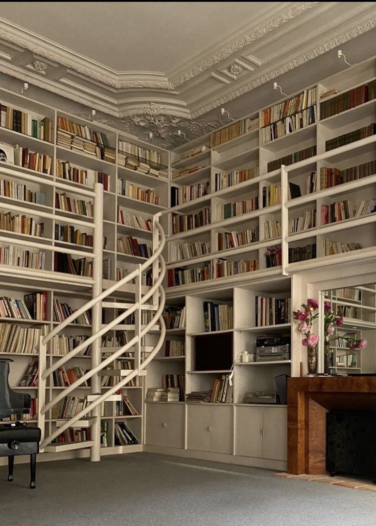 arianasinlibros's tweet photo. Todas queremos ser:
La chica con el LIBRERO perfecto y tener ediciones preciosas de nuestros LIBROS favoritos 💗📚 https://t.co/LvXRwyw3b4