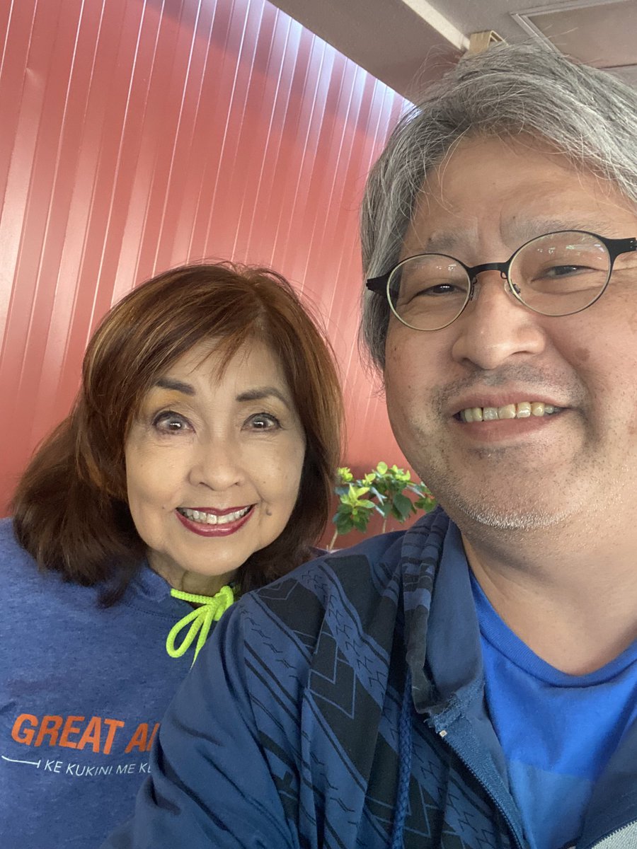Kaukahiyutaka's tweet photo. 今日はホノルル恒例のアロハ・ランのイベントがブレイズデルで行われて、ランナーたちがゼッケンを受け取りに来てた。自分はイベント記念のホロカード (500枚限定)をゲットしました。 #ハワイ #ホノルル #Hawaii #honolulu #aloharun https://t.co/7IhVWa9Hdn