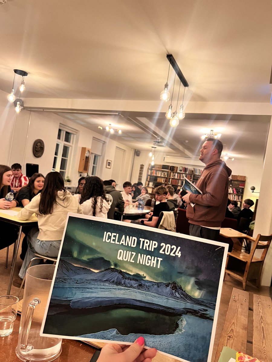 @MrHeslingPE in his absolute element tonight being the top quiz night host 🙌🏼 Tie breaker between the ‘Teachers on Tour’ and ‘Douglass’ Disciples’ lead to a victory from the Y13s who were so humble about their win 🏆