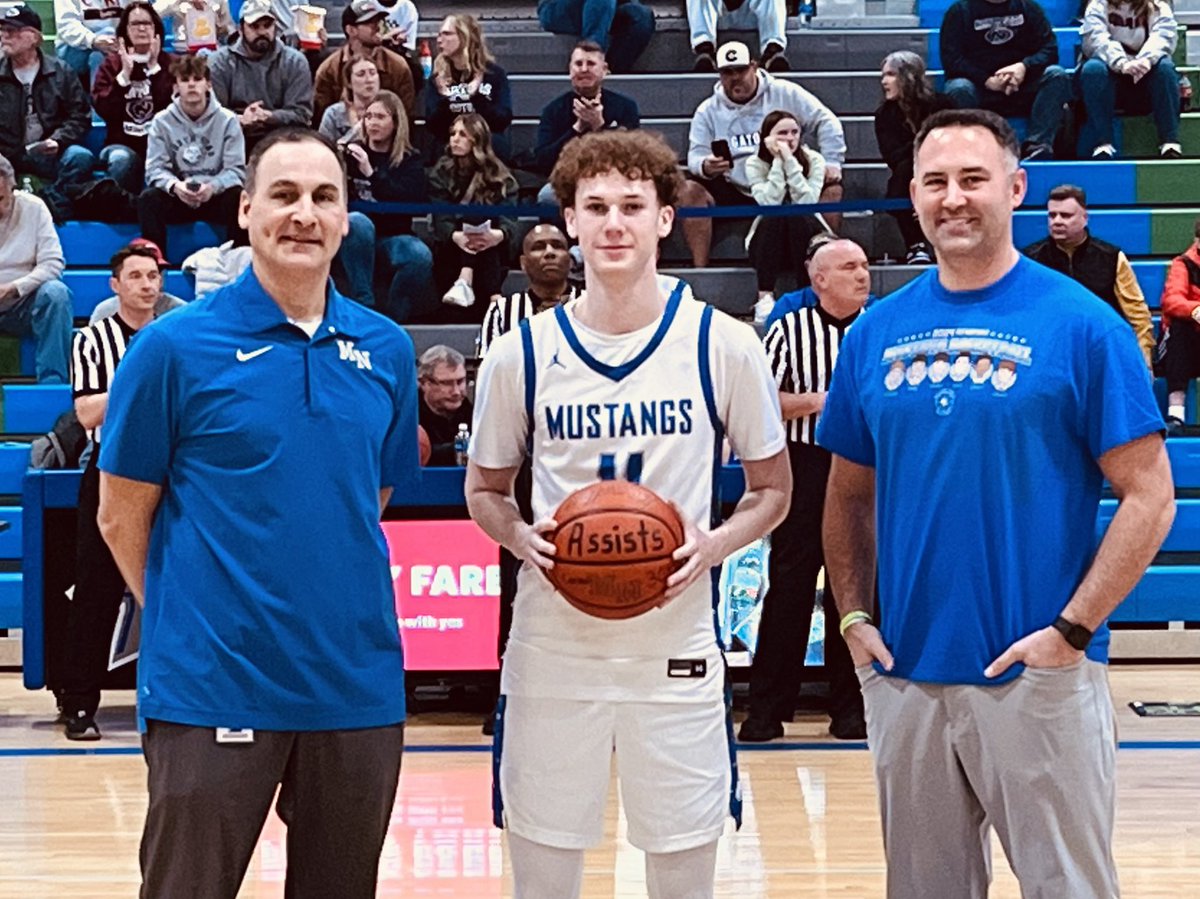⁦@HunterSallis_⁩ move over! ⁦@ElijahGaeth⁩ broke your MN career record for assists!! Let’s see that game record fall before you leave! 💙🏀💚 ⁦@MNHS_Basketball⁩ ⁦@MNHSActivities⁩ ⁦@AaronBearinger⁩