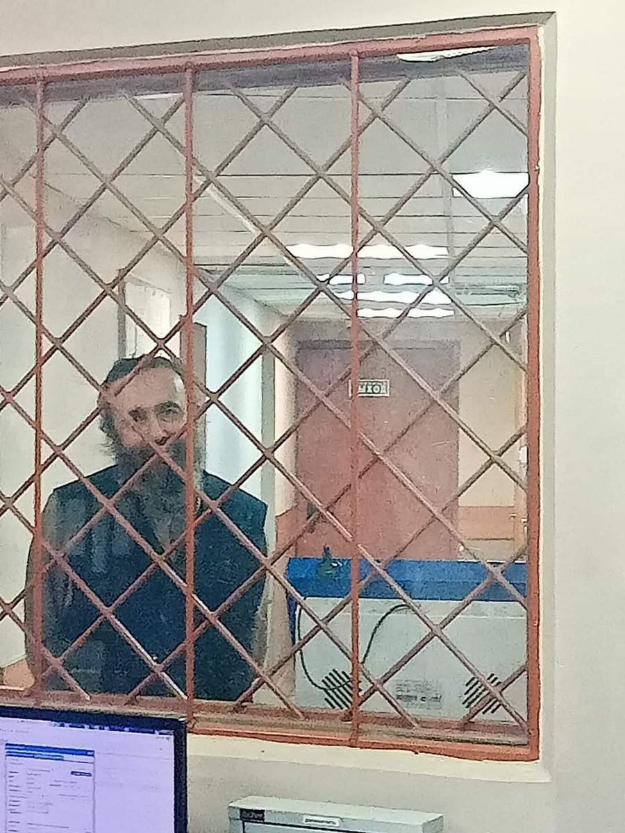 Священник Григорий Михнов-Вайтенко госпитализирован с инсультом. Адвокат епископа АПЦ вызвал скорую помощь в 43-й отдел полиции.

Утром в субботу Михнова-Вайтенко задержали на выходе из дома, откуда он направлялся к Соловецкому камню для проведения панихиды по Алексею Навальному.