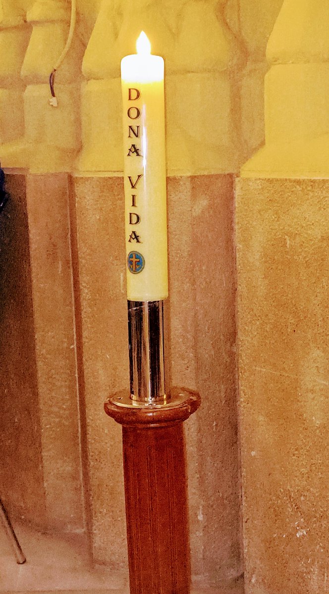 Maravilloso concierto de <a href="/SCBleon/">Cofradía Santo Cristo de la Bienaventuranza</a> en el Santuario de los Gitanos. Hemos prendido el cirio "Dona Vida" con Marlena de la Agrup. Musical. Gracias por tan bonito gesto. "Dar para Recibir " #trasplante #LaVidaVívelayluegoDónala #AlgodeTíViveenMí