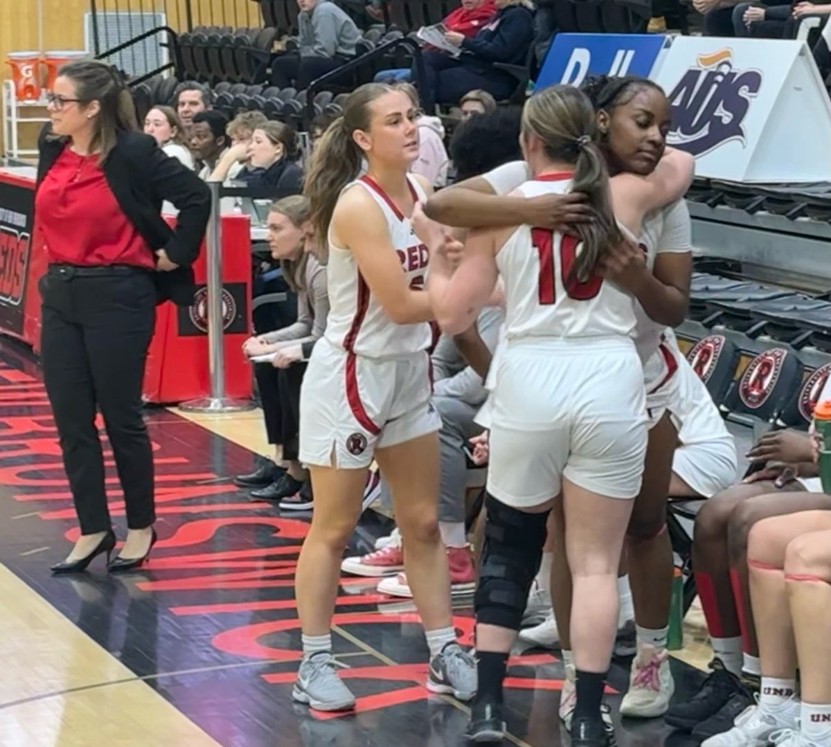 Traybax's tweet photo. @UNBAthletics @RedsWBB @AcadiaAthletics https://t.co/JsvGXqih0b