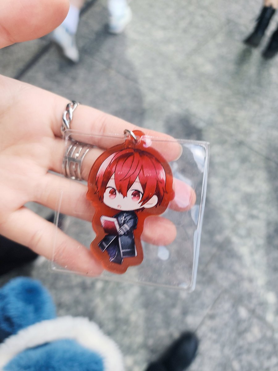 suuf__cafe's tweet photo. [拡散希望]
横浜駅からKアリーナへ向かう歩道で坂田さんのアクキーを拾いました。9時過ぎごろです。まだ当方が持ち歩いていますので心当たりのある方いらっしゃいましたらご連絡ください！
#拡散希望　
#落とし物
#そまうさ
#そらまふうらさか https://t.co/EidtvgGCo9