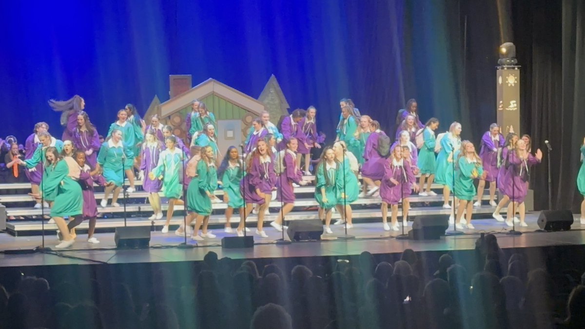 Keynote Classic OHS Style! Our students are AMAZING!
#BeBrave <a href="/OlentangySD/">Olentangy Schools</a>