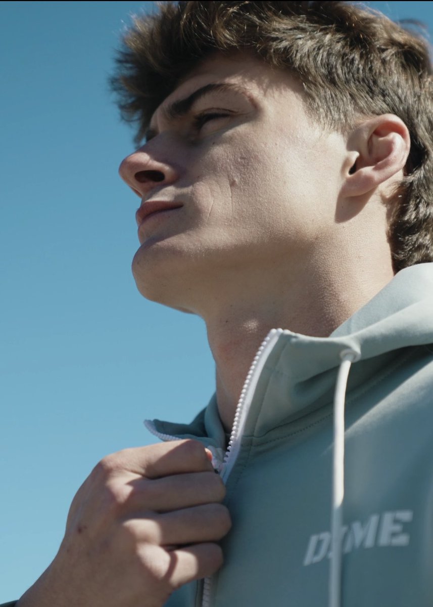 We are looking to partner with some schools for Team Travel Suits‼️ best quality and prices💯 DM us