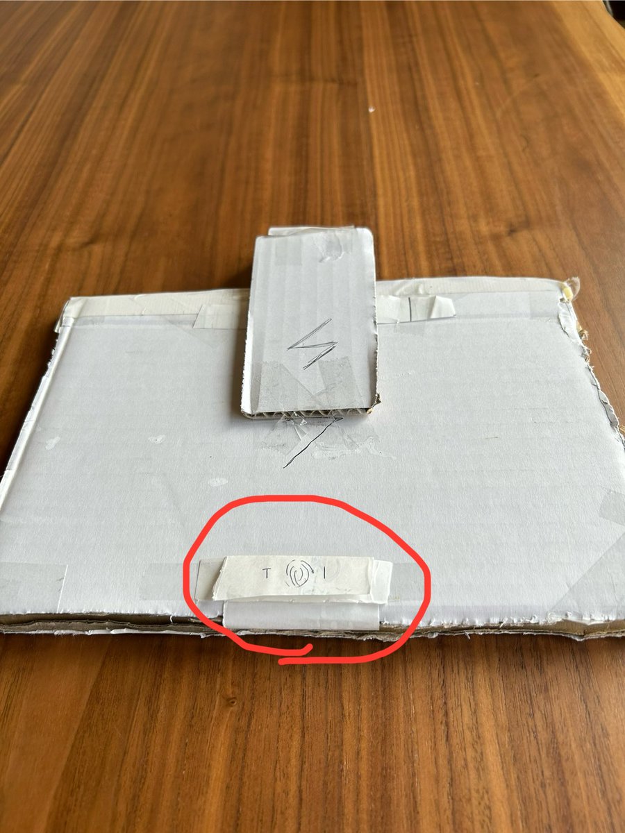 takarake's tweet image. 息子作のM2 Macではなく、S3なるPCだそうです👀開くだけでTouch IDが必要だったり、瞬間ログインボタンがあるなど、以前のより進化しました👍誰か買ってください🤭

#ノートパソコン 
#touchid
#瞬間ログイン