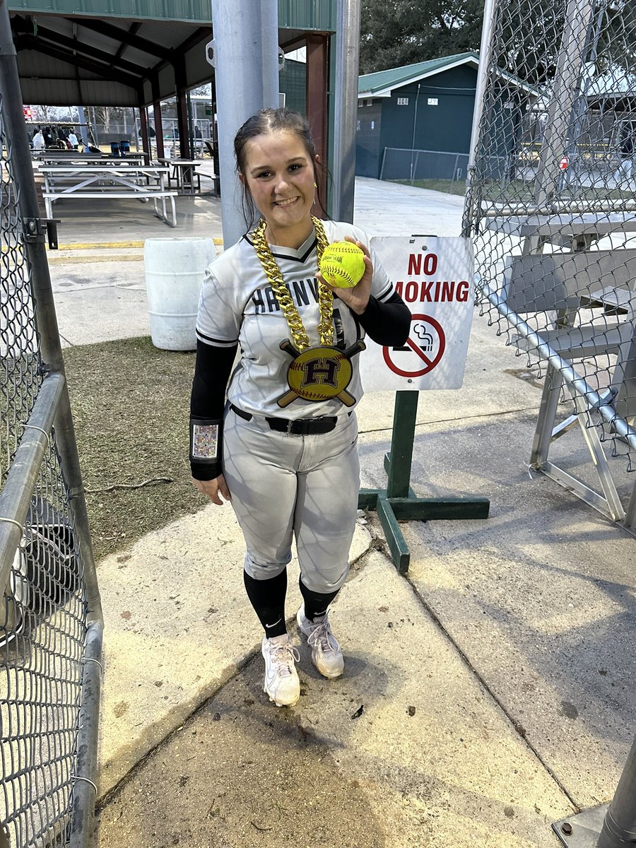 Dub x2! 5-4 win over Walker and a 8 run comeback in the 7th to win 12-11 against Ascension Catholic! Congrats to <a href="/emmjack20/">emma jackson</a> and <a href="/ChaixJordyn/">Jordyn Chaix</a> with the 💣💣s!! 💜💛 #gotowar #ponchatoulaclassic