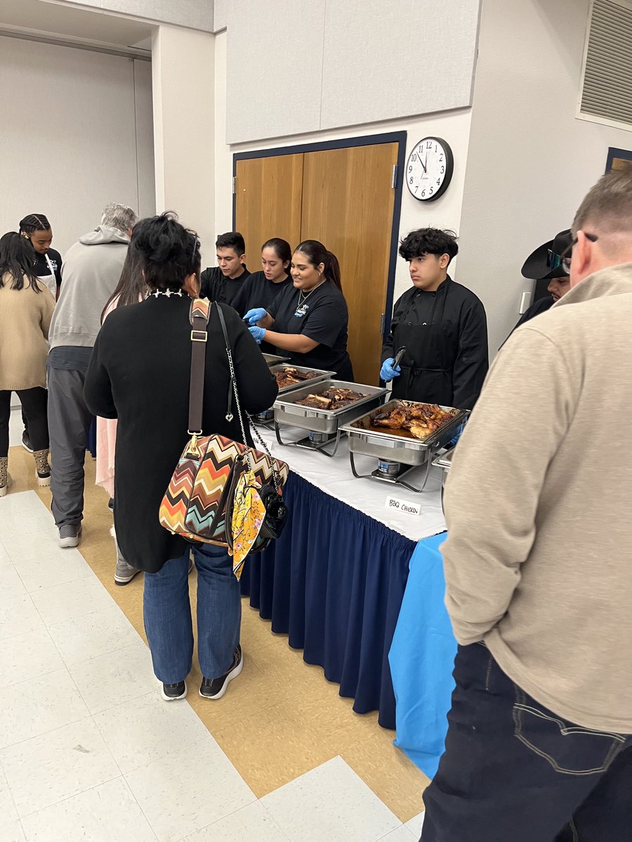 What a treat to have ⁦@NISDHarlan⁩ grilling’ team serving Bar-B-Q at NAC today for the Innovation Conference sponsored by ⁦@NISDAcadTech⁩. These young people know how to grill and make educators happy. Thank you! ⁦@NISDTeachLearn⁩
