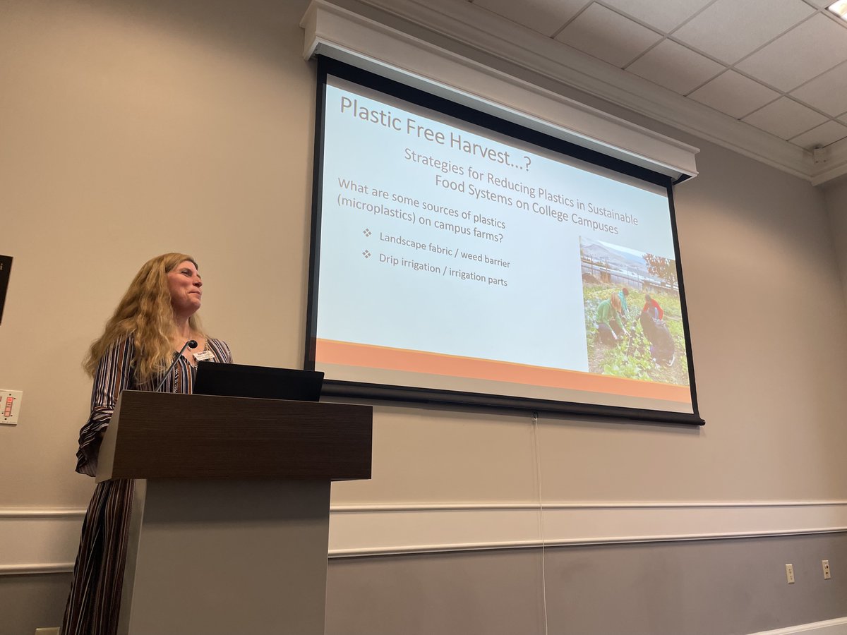 Enjoyed co-chairing a session on #microplastics in agriculture w/ @laurenkashi at the OSU Small Farms conference today! Kicked off a great discussion that will certainly continue on all things #agroplastic. Thank you to all of our presenters! @pnwmicroplastic