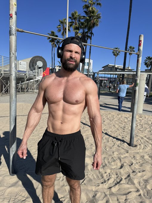 Nothing beats a beach workout! The pump and sun vitamin D combo is unbeatable. #beachworkout #vitaminsea<a href="/tag/fitnessgoals"class="tags"><span>#fitnessgoals</span></a><a href="/tag/vitaminsea"class="tags"><span>#vitaminsea</span></a><a href="/tag/beachworkout"class="tags"><span>#beachworkout</span></a>