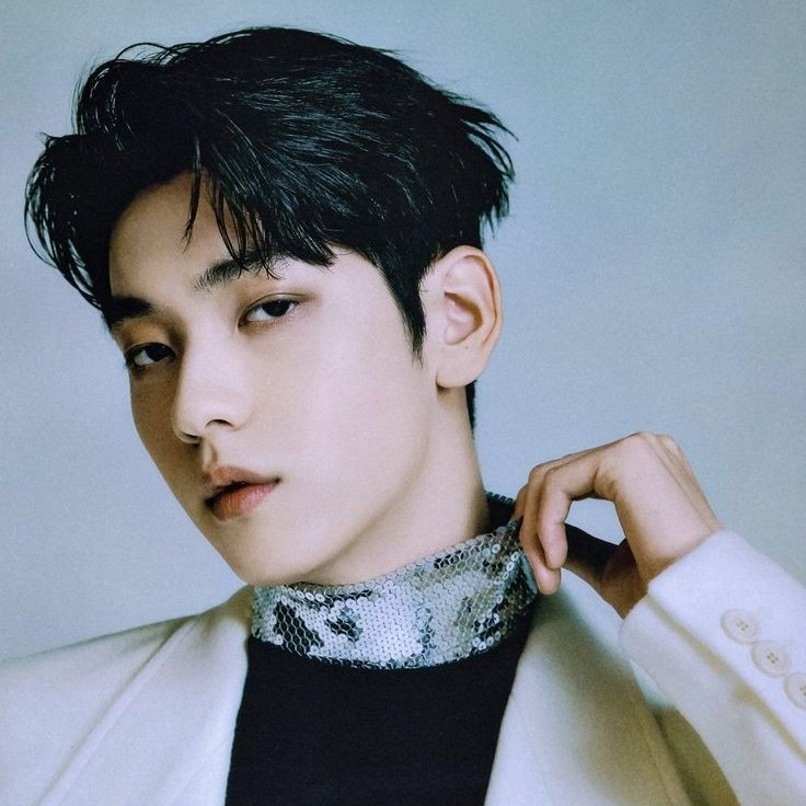 TXTChartData's tweet image. .@TXT_members SOOBIN was the most followed k-pop male act this week on Instagram with over 300k new followers. (02.11-02.17)