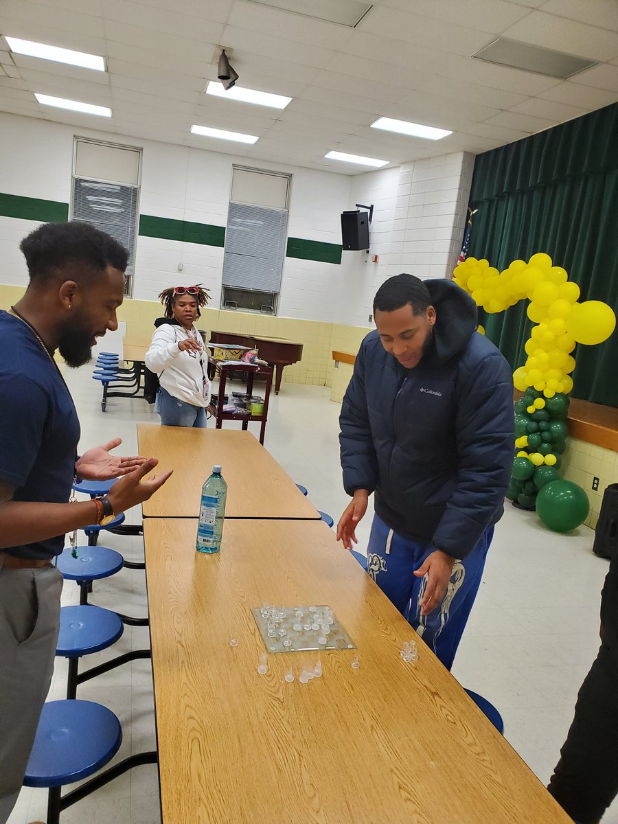 Our fellows ending the night in a Chess Challenge! TDT Counselor, and Administrator, and Teacher! #steamnight #dpes2024 @PortsVASchools