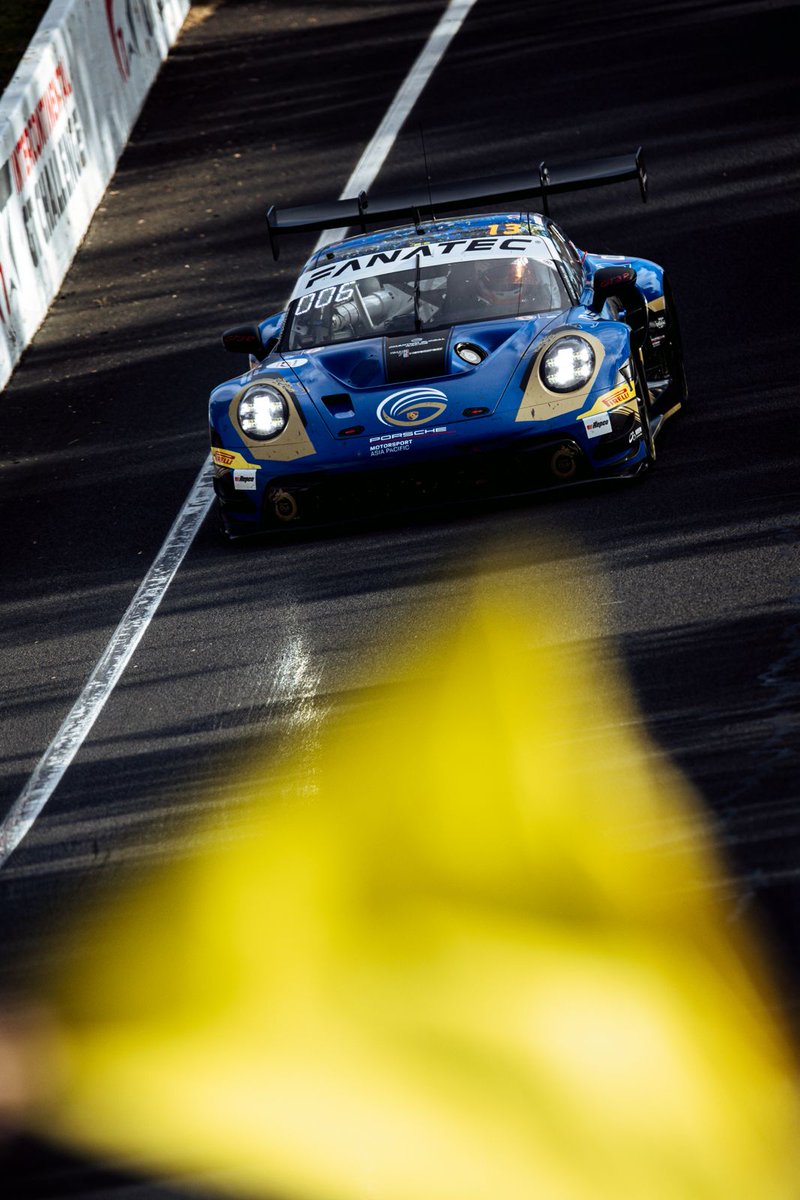 PorscheRaces's tweet image. #IntGTC - Update after 6.5 hours: Rain has set in at #MountPanorama just as a 🌕🌕 caution period began. The #Porsche of @emamotorsportau @manthey_racing (#912) &amp;amp; #PhantomGlobalRacing (#13) reacted perfectly and switched to rain tyres. Now they are leading the #B12HR race