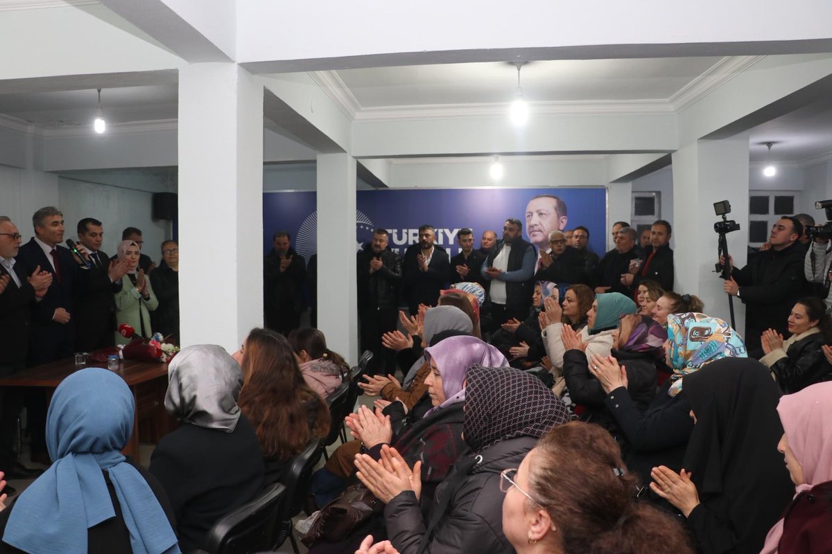 AkgenclikKula45's tweet photo. Cumhur İttifakı Belediye Başkan Adayımız Hüseyin Tosun, Cumhur İttifakının kıymetli temsilcileri ve meclis üyesi adaylarımızı ilçe teşkilatımızda ağırladık. 
Nazik ziyaretlerinden dolayı teşekkür ediyoruz. https://t.co/omQgwa20Pa