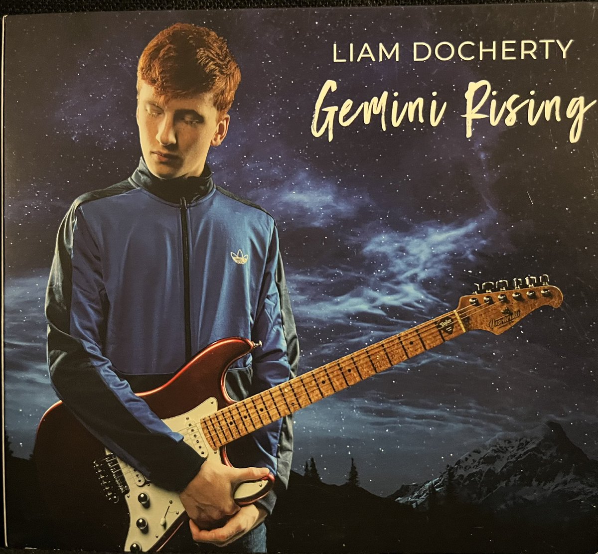 Akiliense's tweet image. #StillDoinCDs In his 2023 2nd album Gemini Rising, Parksville, B.C.’s marvellous 15yo songwriter Liam Docherty branched out from blues &amp;amp; displayed a wide-ranging kaleidoscope of rock, turning like a neo Tom Petty from riff-rock to folk-rock to blues-rock. x.com/akiliense/stat…