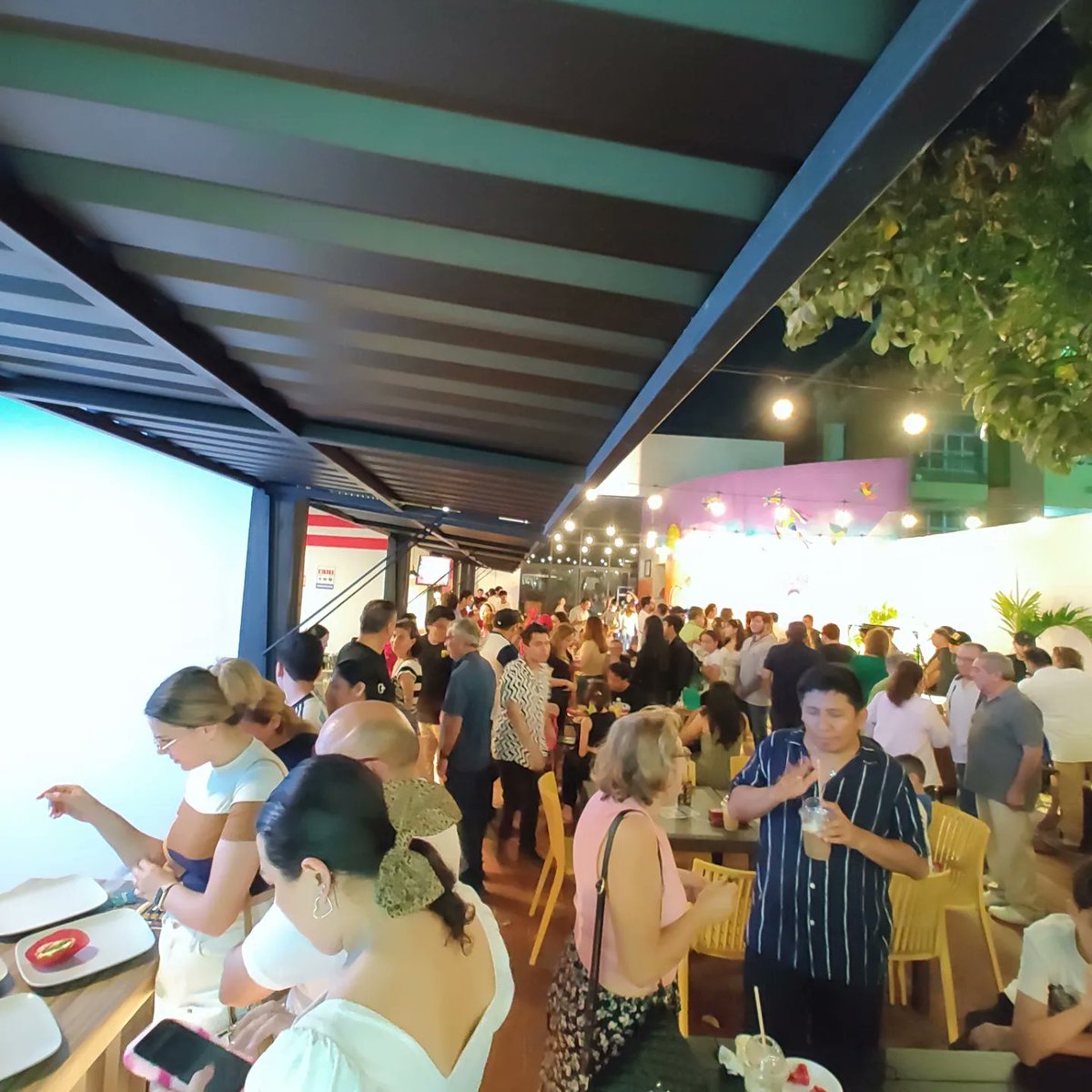 DiegoOficialMx's tweet photo. Aquí presente en la inauguración ✂️ apoyando un nuevo emprendimiento campechano padrísimo vengan a conocerlo enfrente del parque de Santa Ana! #Sushi #roles #toproll #godinis https://t.co/EcoqV9s7sL