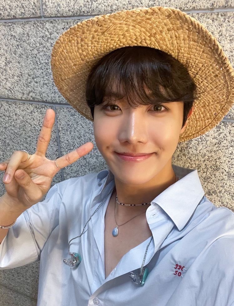 kuu_army's tweet image. 🎉🎂Happy Birthday JｰHOPE 🎁🎉

我らの希望✨️いつも素敵な笑顔でみんなのエネルギー！ダンスとラップしている時すごくかっこよくてギャップ萌えです💜
これからもみんなの希望、エネルギーでいてね💜メンバーと楽しく元気な過ごしてね！
 #HAPPYBIRTHDAYJHOPE 
 #HAPPY_JHOPE_DAY 
 #사란해요