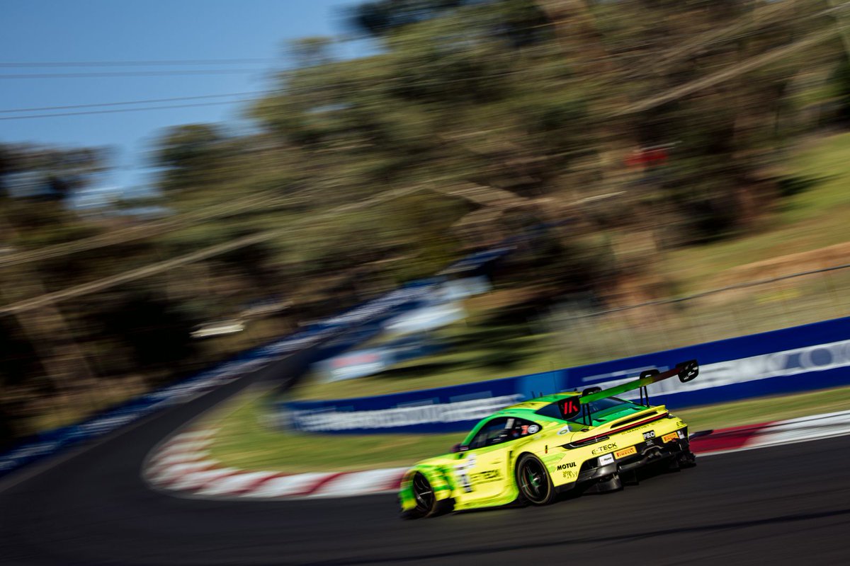 PorscheRaces's tweet image. #IntGTC - Setback for @emamotorsportau @manthey_racing&apos;s #912: the until then leader had to take a drive-through penalty. Currently in 6th place now. 
New overall 1st: The #PhantomGlobalRacing #Porsche with former #PorscheJunior #BastianBuus at the wheel, while the #911 leads…