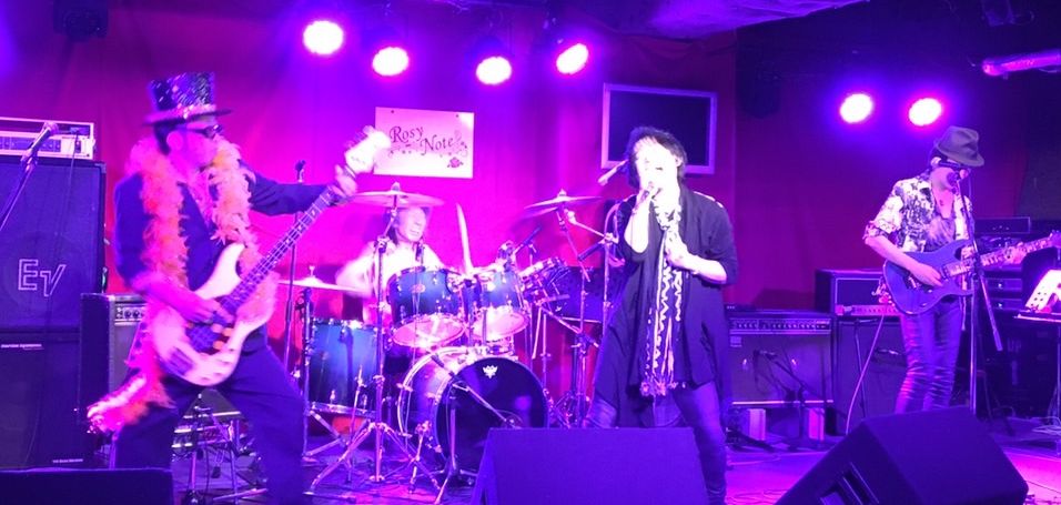AnikiArea's tweet photo. 昨夜はMade In LOVEので武蔵小金井『Rosy Note 』ライブやりました!
まずはメンバーで #神の海老天ラーメン を食べてから出発。相変わらず美味い!
#RosyNote はカウンターに料理が置いていて飲み食い出来る変わった店。しかも美味い!音も良かった(^○^)
遠足気分でのライブ(笑)
楽しかったよ。 https://t.co/8p8ywimfpH
