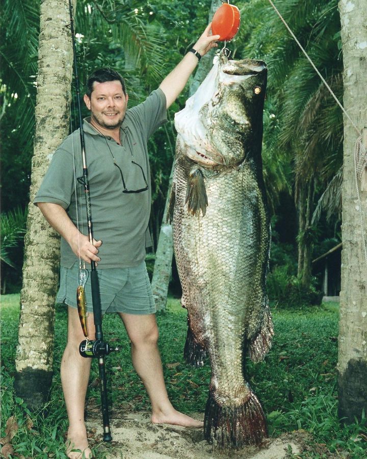 On 03/14/03, Dave Huckle set the IGFA Men’s 10-kg (20 lb) Line Class World Record with this 67.92-kilogram (149-pound, 12-ounce) Nile perch off of Rubondo Island, Tanzania. After a 55-min battle, Dave landed the perch and brought it to Rubondo Island Camp for an official weight.