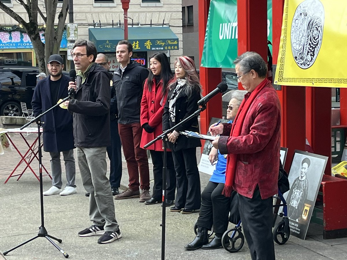 unitedhub999's tweet photo. #1886 Thank you @AGOWA Attorney General Bob Ferguson for joining us and standing with community! @seattletimes @KING5Seattle @KIRO7Seattle https://t.co/kdz4SJImQ8