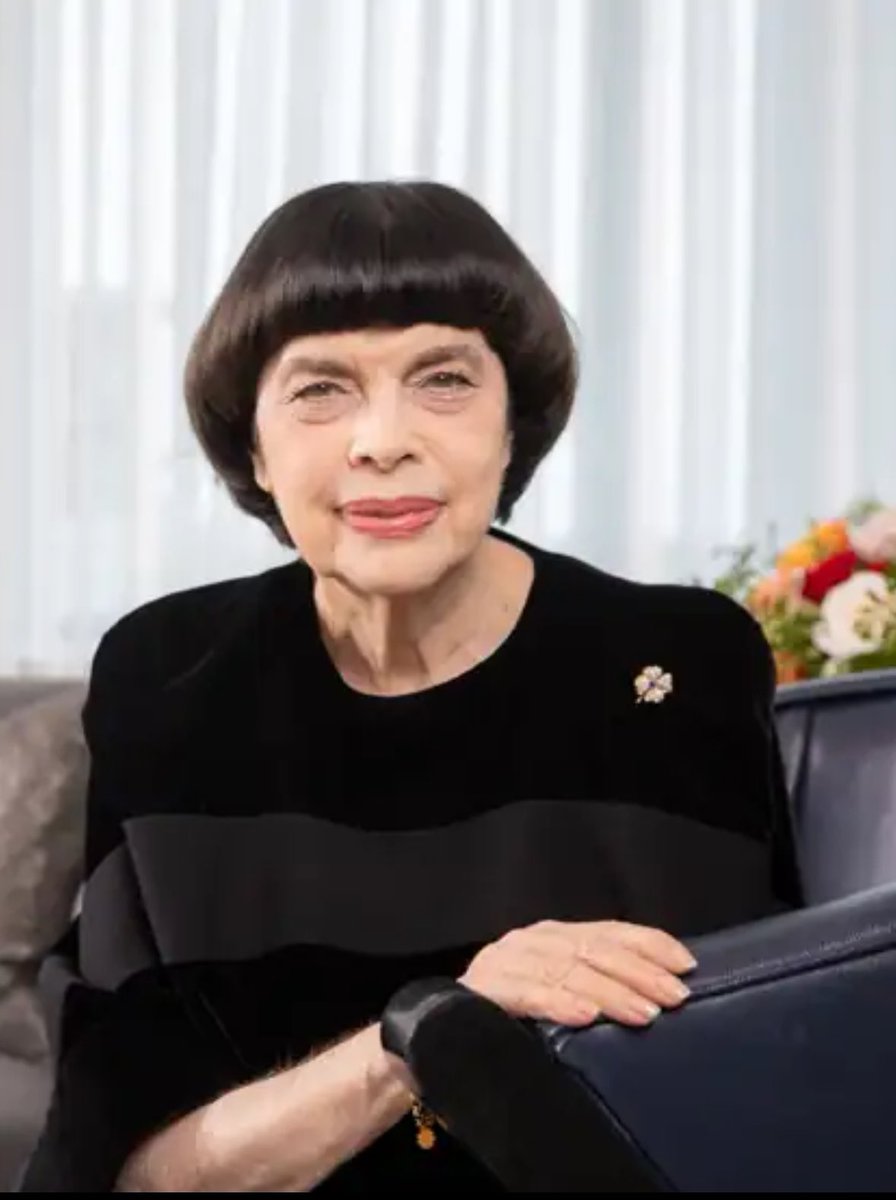 Retour de Star Trek avec l’arrivée d’un nouveau personnage. #mireillemathieu