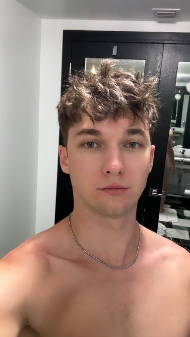 Repost if you would take a shower with me https://t.co/iJ0WoSrMS7 https://t.co/9QDyxnRjCl