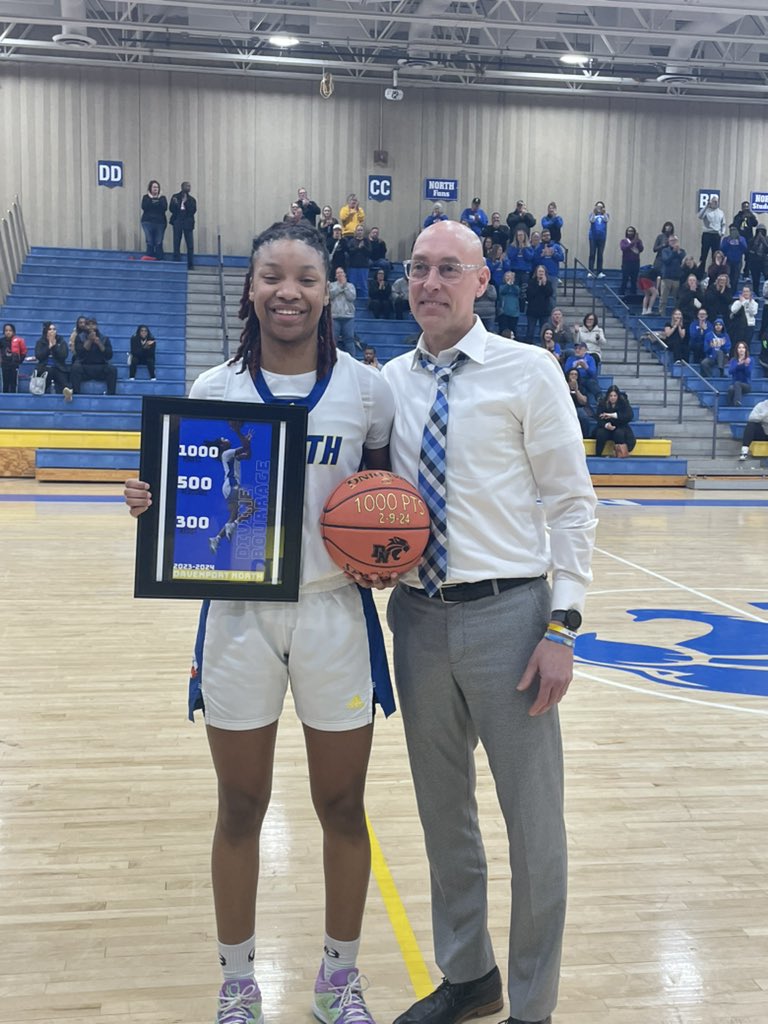 Congratulations to Divine Bourrage who eclipsed the 1,000 point mark in tonight’s regional semifinal victory!! She now has over 1,000 points, 500 rebounds and 300 assists. Way to go Divine!!