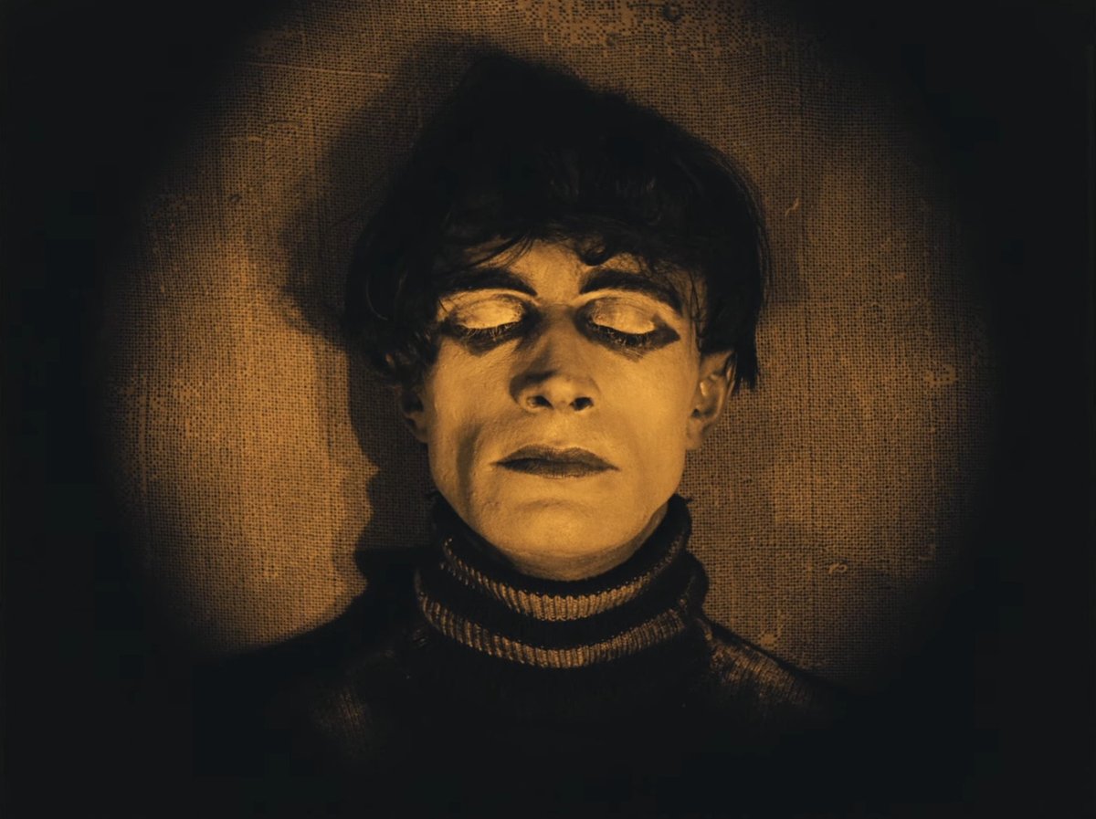 Rocco_Parondi's tweet photo. #DasCabinetdesDrCaligari (1920) #RobertWiene
Fantastic horror with nightmarish atmospheres,divided into 6 acts and with an ending that has become as famous as the first twist in the history of cinema. It is the manifesto of German Expressionism and its visual appeal is immortal. https://t.co/E8L4UkgiIR