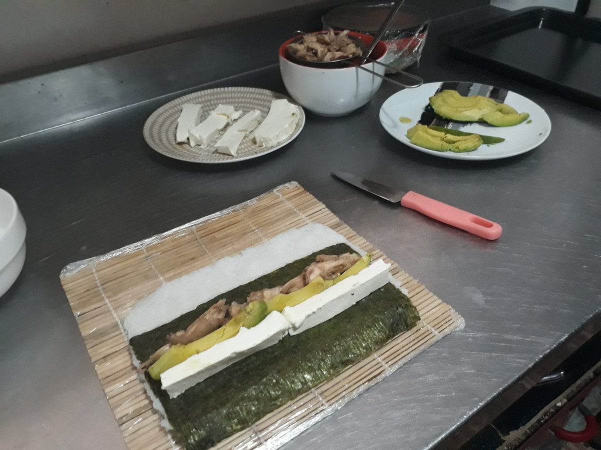 NikollJim's tweet photo. Hand roll $ 3.000 DELY villa alemana troncos viejos peñablanca https://t.co/LD06j4Ibdu