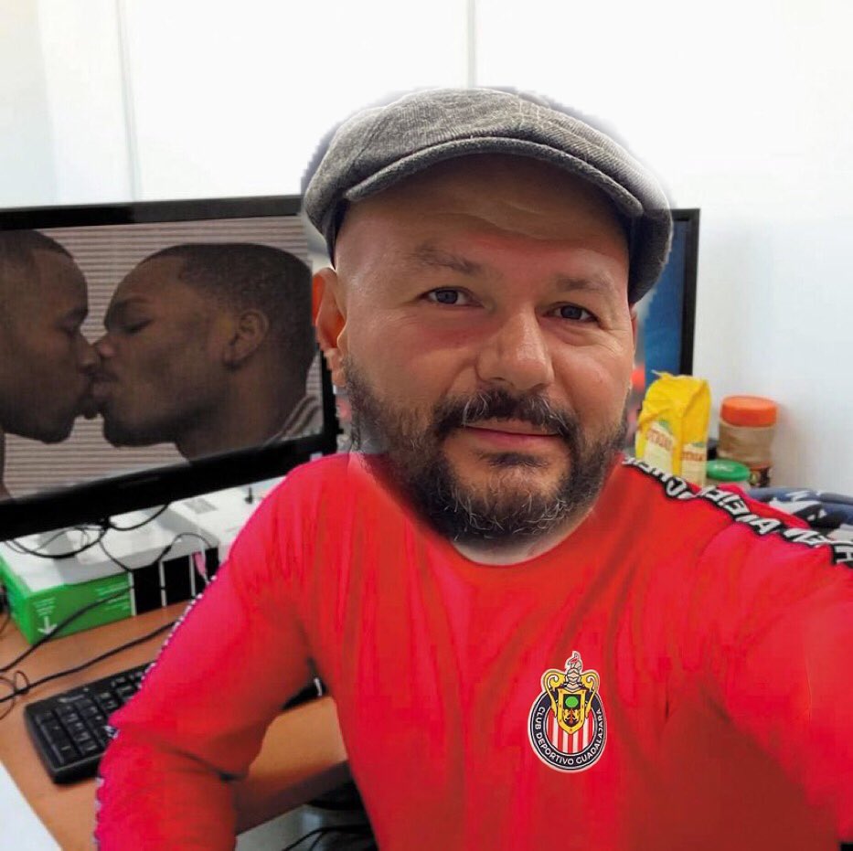 AlexLemsev's tweet photo. @EnriqueVonBeas Cual atracó mi chompiras https://t.co/NdIpsGQmnG