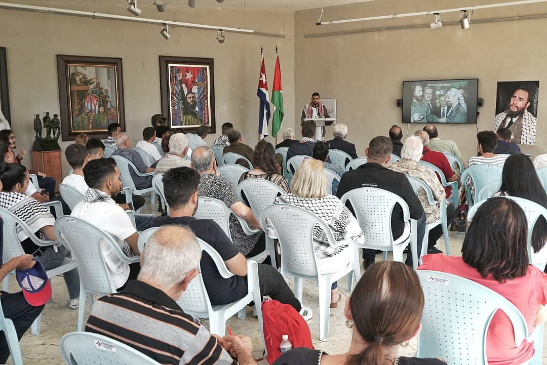 islainsumisa's tweet photo. Nuestra solidaridad con la causa Palestina es indestructible. Jamás estaremos en el bando de los indiferentes. Hoy quedó nuevamente evidenciado en el @centrofidel. Un honor inmenso contar con la presencia de @ManuPineda y otros invitados, hijos de tan valeroso pueblo. https://t.co/BwjBmucZ14