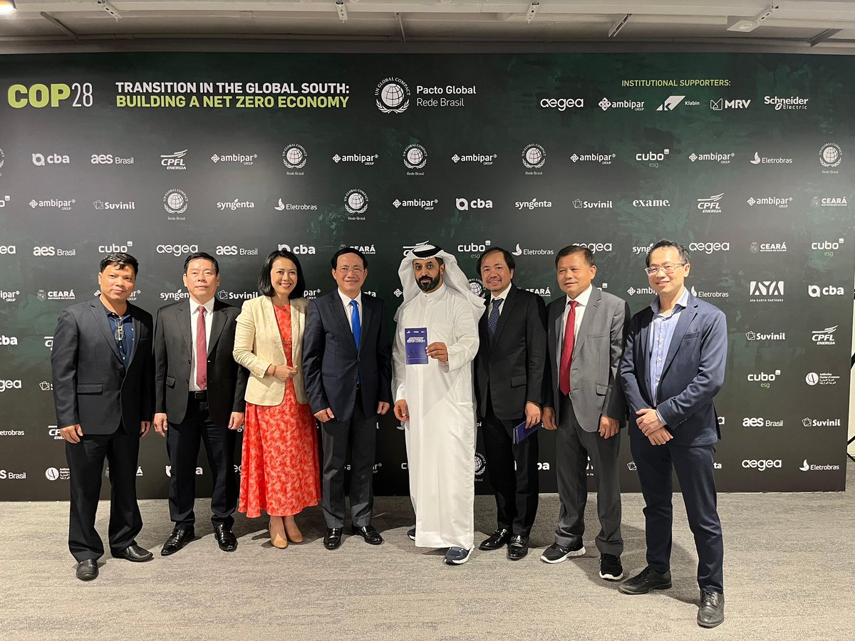 During @cop28uaeofficial I had the pleasure of receiving a delegation from #Vietnam 🇻🇳 in @UptownDubai at the Future Mobility Hub ( @hubculture ) from left is Vo Gia Nghia  deputy chief of the Provincial Office , Le Hoang Nghi Director of Investment Department ,Ngo Thi Hong Hai
