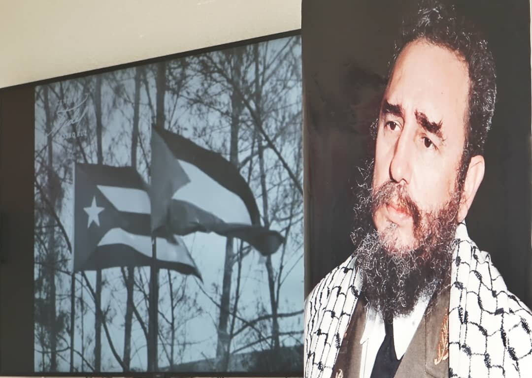 islainsumisa's tweet photo. Nuestra solidaridad con la causa Palestina es indestructible. Jamás estaremos en el bando de los indiferentes. Hoy quedó nuevamente evidenciado en el @centrofidel. Un honor inmenso contar con la presencia de @ManuPineda y otros invitados, hijos de tan valeroso pueblo. https://t.co/BwjBmucZ14
