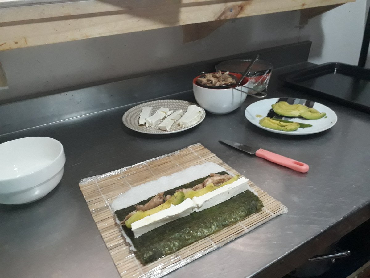 NikollJim's tweet photo. HAND ROLL 3.000 C/u
Base queso + Proteina + Vegetal 

Proteina:
Pollo
Camaron
Champiñon

Vegetal:
Palta
Cebollin
Cibulette
Pimeton

Delivery por la zona $1.000
Wsp +56963124319 https://t.co/8Xa2yESYhO