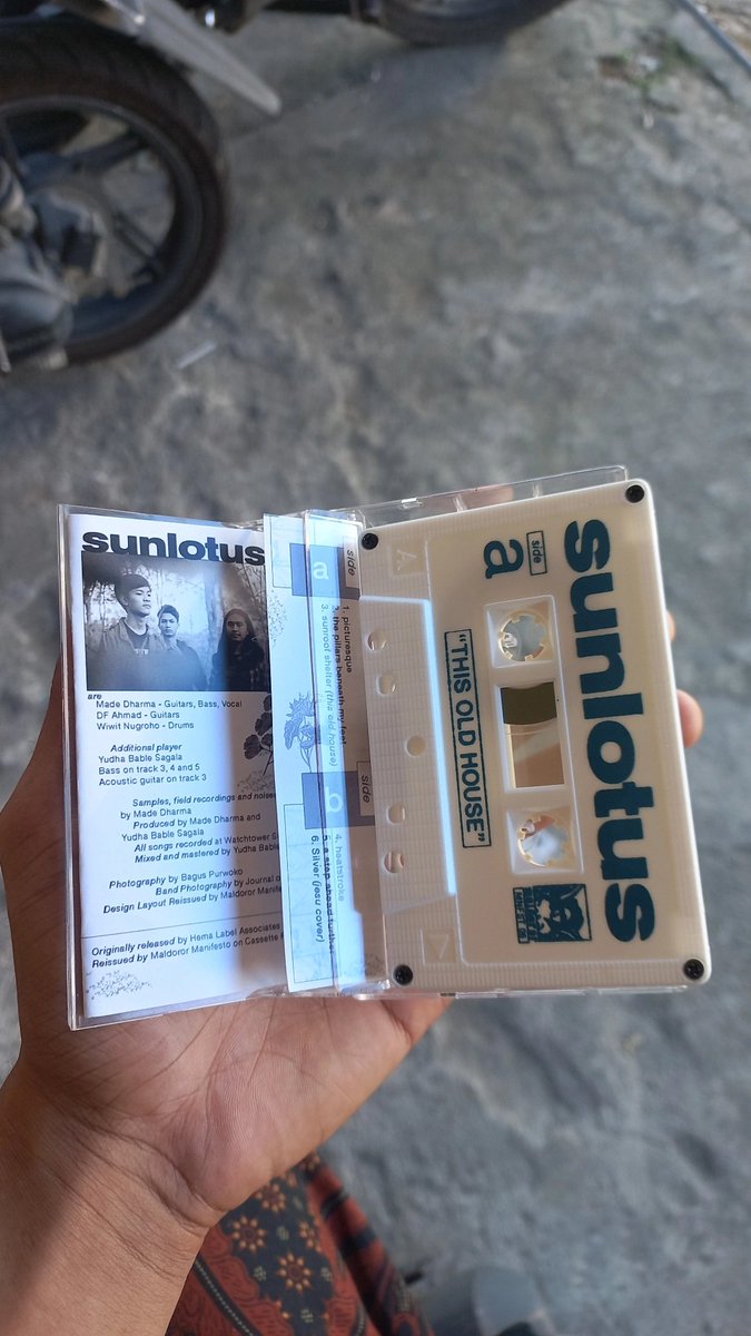 adanessed's tweet photo. dapet oleh-oleh dari bandung dari bang frly dan ka melvin, kaset sunlotus. big luv those guys⛓️🫶
#feelbless https://t.co/NPqjRwIfTi