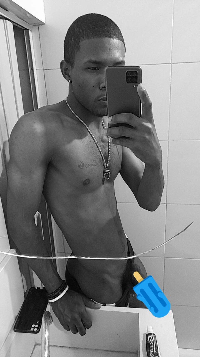 Raphael_onst's tweet photo. Vem chupar que o picolé tá derretendo 😋🔥 https://t.co/WVYcEkLZsC