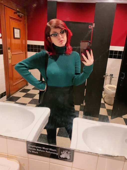 i&rsquo;m in trouble and in love again 🌹❤️✨ https://t.co/npYEvWTG2Z<a href="/tag/mvsales"class="tags"><span>#mvsales</span></a>