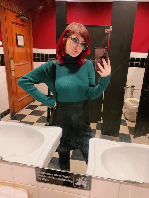 i&rsquo;m in trouble and in love again 🌹❤️✨ https://t.co/npYEvWTG2Z<a href="/tag/mvsales"class="tags"><span>#mvsales</span></a>