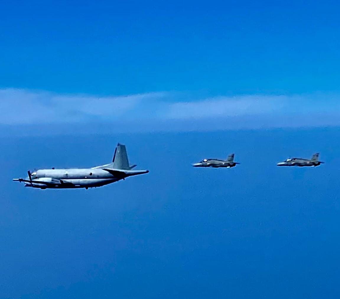 Showcasing the essence of #Collaboration, #IndianNavy & #FrenchNavy aircraft joined forces over #BayofBengal, creating a symphony of teamwork & strategy. @IN_HQENC @MarineNationale @SpokespersonMoD