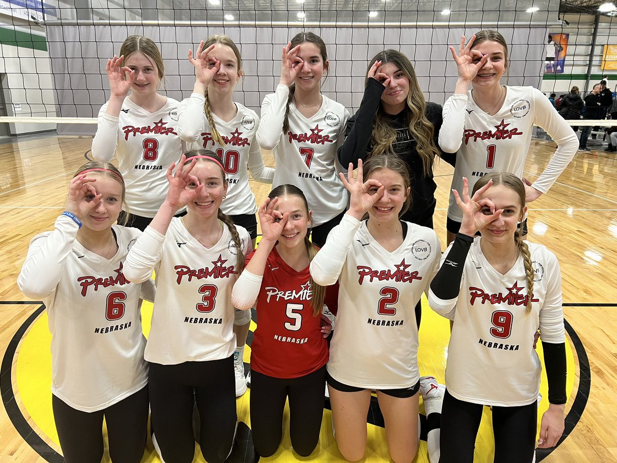 premiersilver14's tweet photo. Omaha President’s Day day 1 is in the books and we finished the evening 3-0! Catch us tomorrow on Ct 3 at CHI starting at 4:00 @Premier_VB @leagueonevb #earnit https://t.co/UcH0CwXXsy