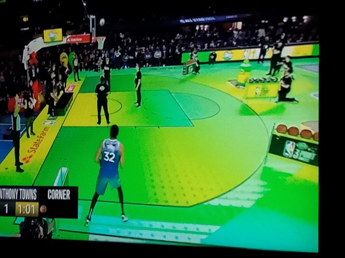 It looks like the players are going to start taking poison damage as soon as they step foot onto The Neon Monstrosity. #NeonMonstrosity #BaldursGate3 #NBA #Starry #NBAAllStar2024