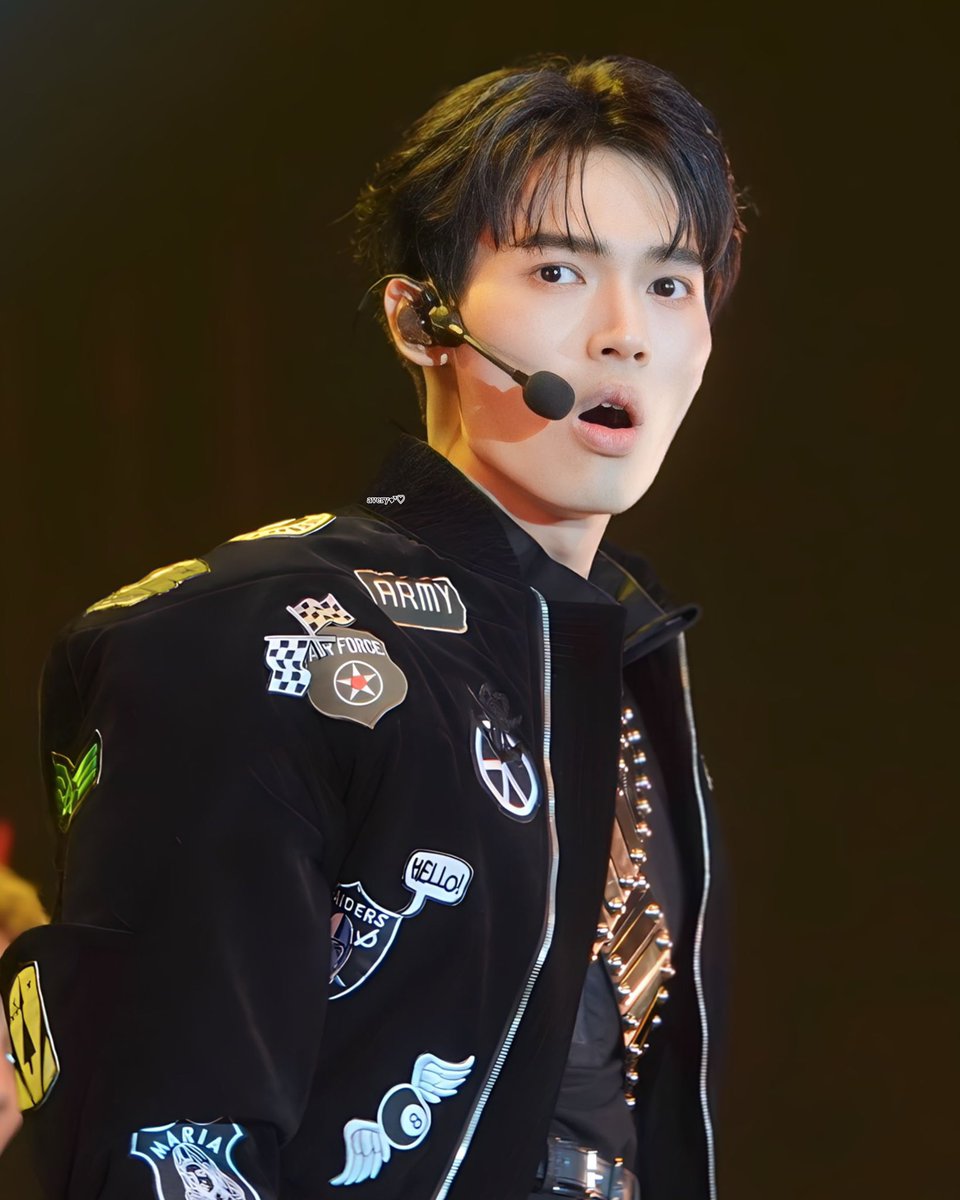averymakhc's tweet photo. you are the reason behind my smile🚀
@winmetawin 
#winmetawin 
#WinHolidateFanCon https://t.co/UPKbBYuxCg