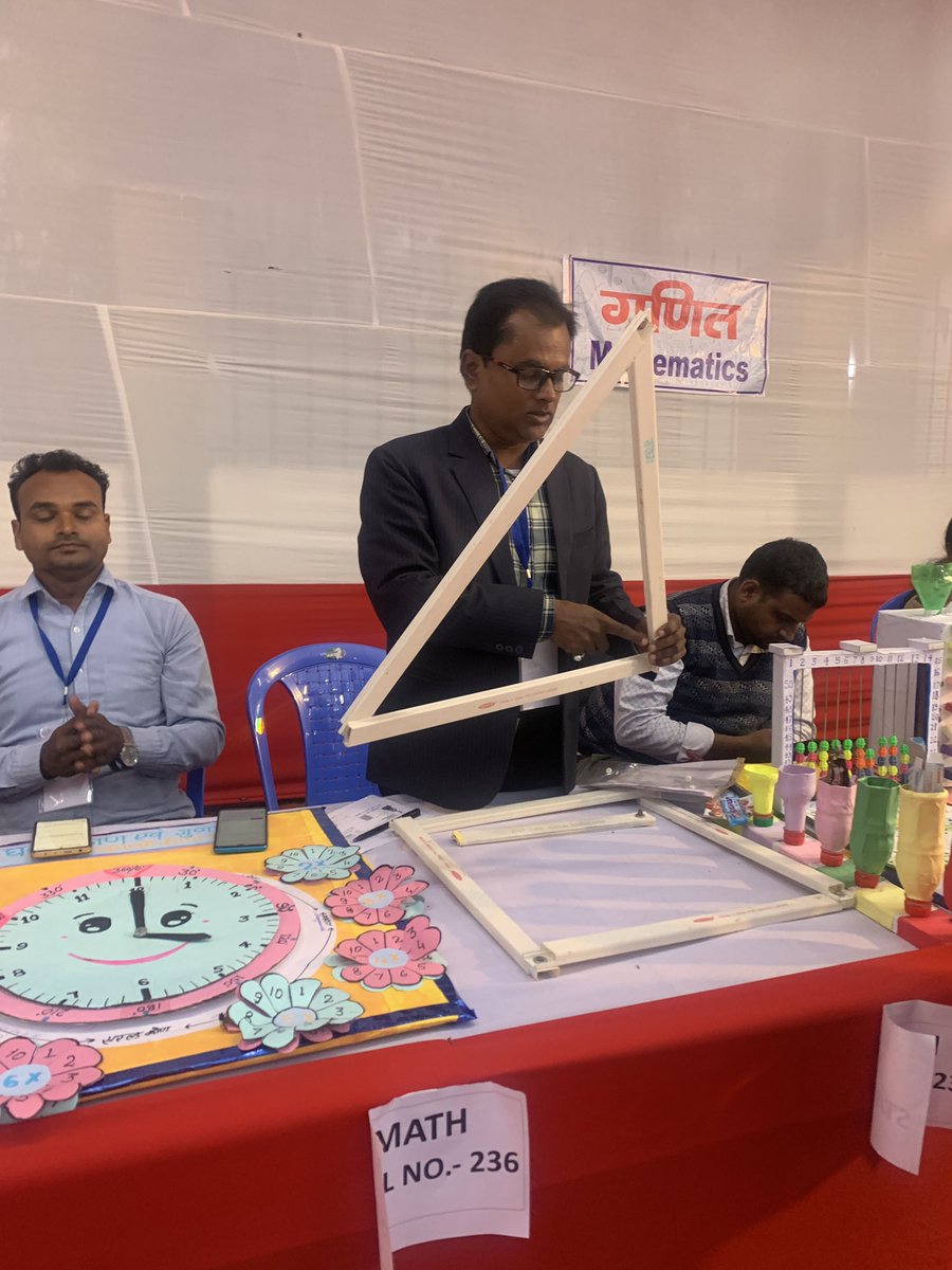 geetave's tweet photo. Teaching Material is critical for effective learning. Low cost TLMs ensure accessibility and manipulation. A TLM fair is organised by Deptt of education, Bihar to promote creation and the use of innovative TLMs by teachers. #ipel #tlm #scertbihar https://t.co/fa7sU6CTTs