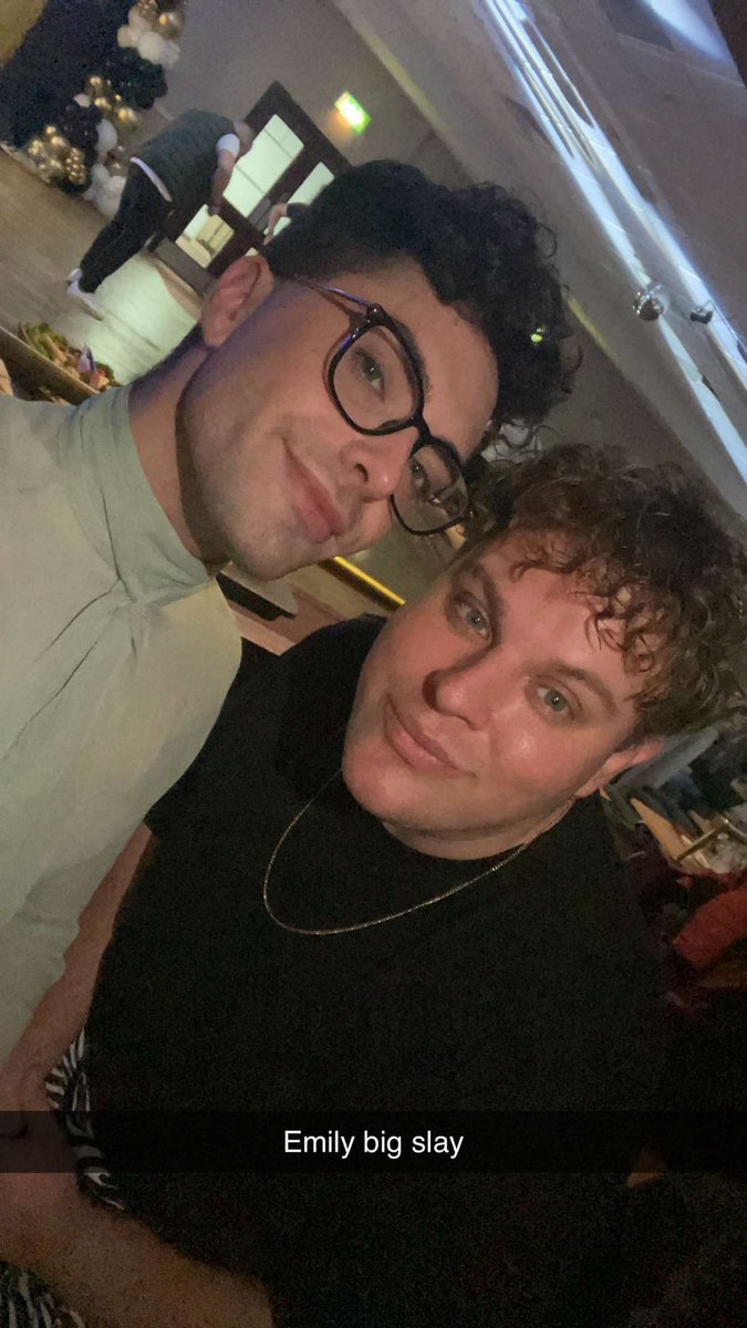 QueenQueefOffic's tweet image. I love my best friends 🥺😂🩷