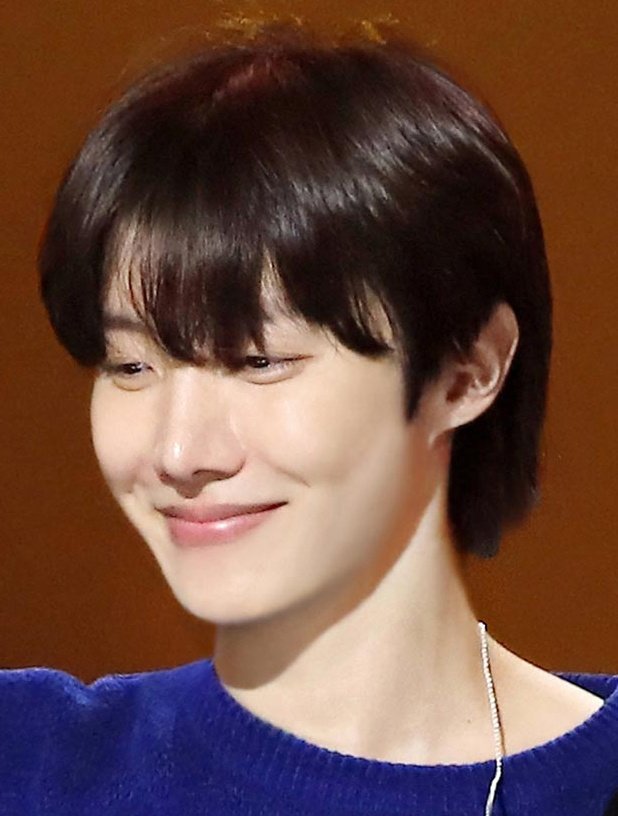 i want to kisssss him 😭🤏🏻