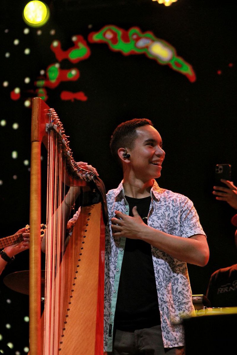 Nahumfernandezm's tweet photo. 🎺🎶🥁Representando a la nueva generación de artistas llaneros, @giofernandezof se presentó con gran entusiasmo en la tarima del "Caracas Retumba con Paz y Alegría". Con más de 10 años de carrera, este joven conquistó los corazones del público con su melodiosa propuesta musical. https://t.co/NWXpo5dAeH