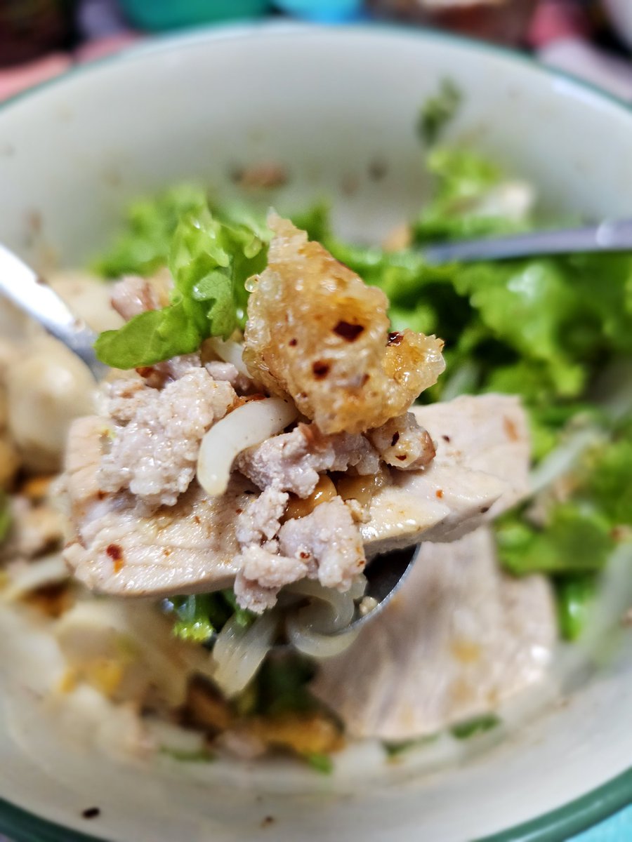 Suayzaa1's tweet photo. ก๋วยเตี๋ยวแห้งน้ำตาลเคี่ยวสูตรเชฟธอมัส คล้ายๆก๋วยเตี๋ยวสุโขทัย อร่อยดี สูตรน้ำตาลเคี่ยว
▪︎น้ำตาลมะพร้าว/น้ำตาลโตนด 300g
▪︎น้ำปลาดี 100g
▪︎ น้ำมะขามเปียก (เราใช้แบบขวด)70g
▪︎ น้ำกะเทียมดอง 30g
▪︎น้ำส้มสายชูหมัก  20g
ผสมให่เข้ากัน ตั้งไฟกลาง พอเดือด หรี่ไฟกลางจนข้น (ต่อ) https://t.co/lgiQaqfnJu